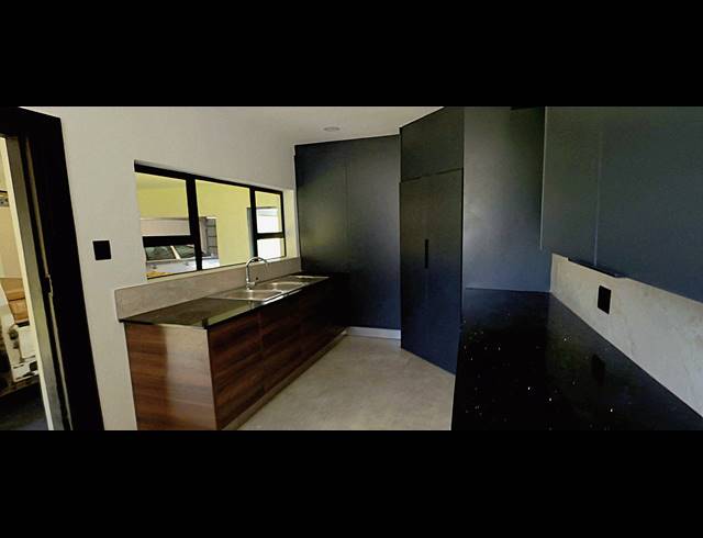 6 BEDROOM FREEHOLD FOR SALE IN DIE HEUWEL